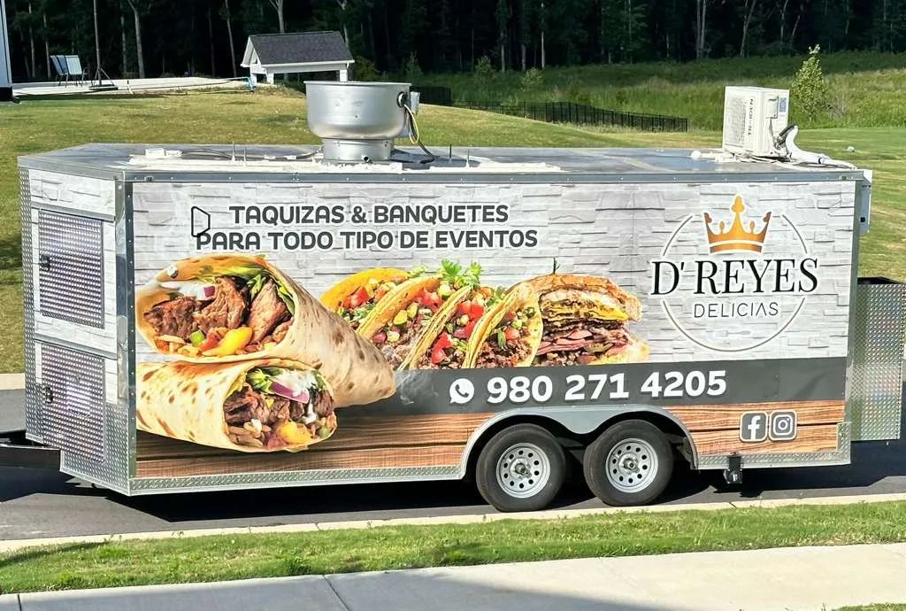 Food truck D'Reyes Delicias serving tacos in Monroe, North Carolina.